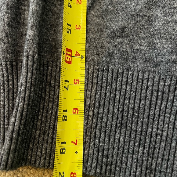 Grey loft sweater medium - Picture 6 of 6